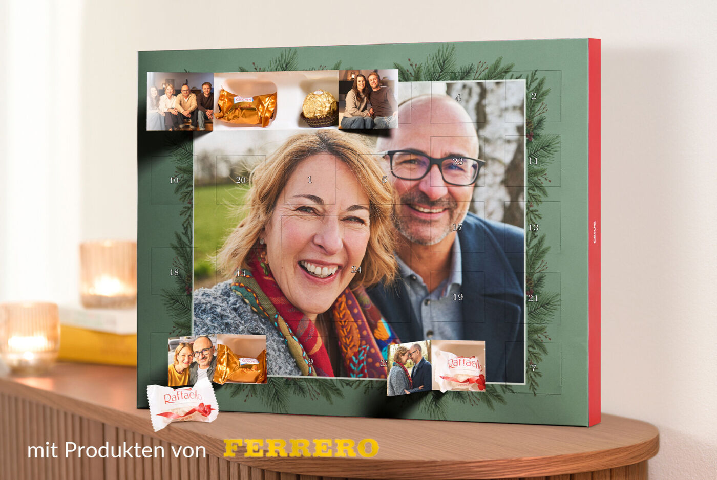 CEWE Adventskalender mit persönlichem Foto und drei geöffneten Türchen, in denen sich Produkte von Ferrero und weitere Fotos befinden.